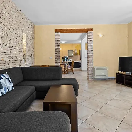 Lavinija By Istra Vacation Villa *