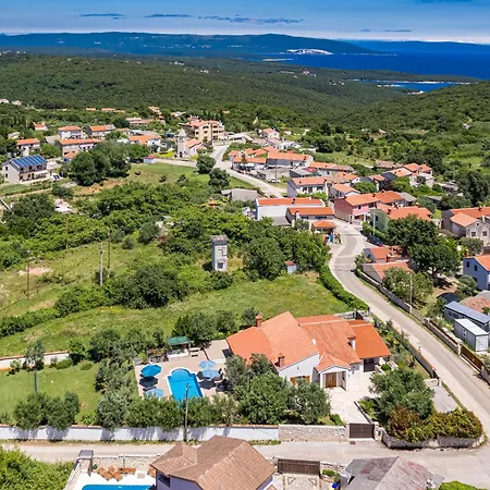 Villa Lavinija *
